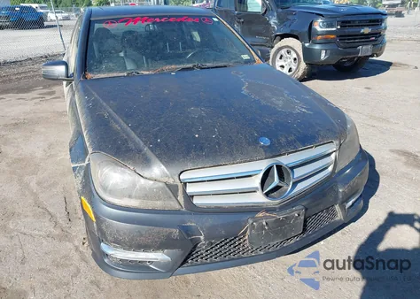 2013 Mercedes-Benz C 250 Luxury/Sport из США, поврежденный, VIN WDDGF4HB1DR262921